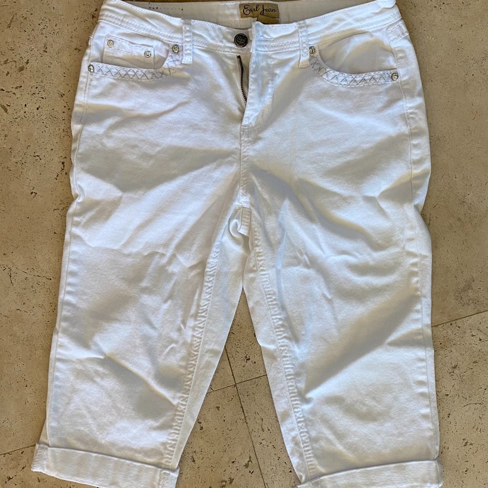 Earl Jean Cuffed Capri with Jeweled pockets Size 10 Cotton/Spandex